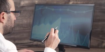 Investing in Mutual Funds: A Guide to Choosing the Right Funds - Cover Image