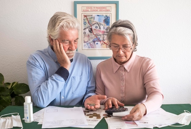 A comparison infographic showing two scenarios: one where an elderly person is claiming the tax credit and significantly reduces their tax, and another where they don't claim it and pay more tax, emphasizing the financial benefit.